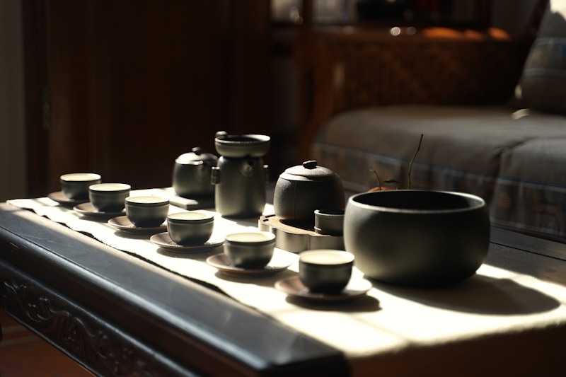 A group of cups sitting on top of a wooden table